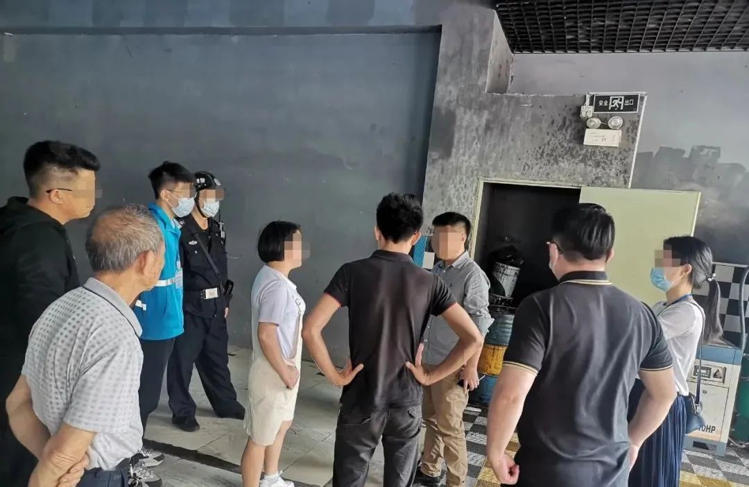 廢機油屬于危險廢物！一汽車公司交給無證經(jīng)營者處置最少罰60萬元！新固廢法時代危廢倉庫建設(shè)參考標(biāo)準(zhǔn)！不想被罰趕緊看！